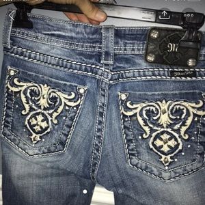 Miss Me boot cut embroidery jeans w/ bling sz 27